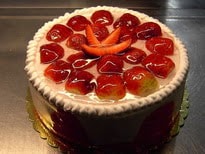 4-6 Kişilik Çilekli Yaş Pasta - Taze ve Lezzetli